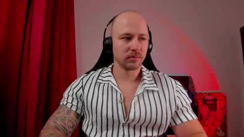 Snapshot of why_you_so_serious chatting on 12-14-25, 06:45 VI online show from 12-14-25, 06:45