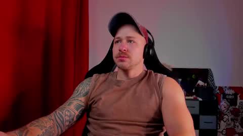 Snapshot of why_you_so_serious chatting on 12-19-25, 07:21 VI online show from 12-19-25, 07:21