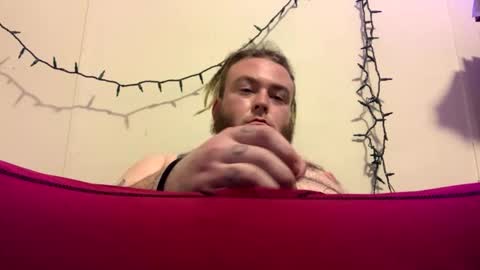 Snapshot of wicked_clown665 chatting on 12-17-25, 04:40 wicked_clown665 online show from 12-17-25, 04:40