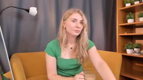 Mia online show from 07-10-26, 05:34