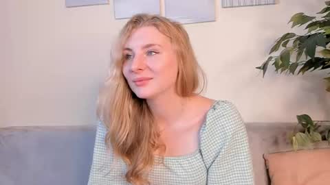 Mia online show from 07-14-26, 10:21