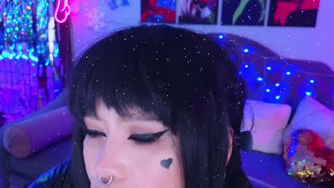 Laura  online show from 01-01-25, 11:29