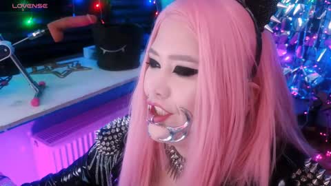 Laura  online show from 02-08-25, 05:29