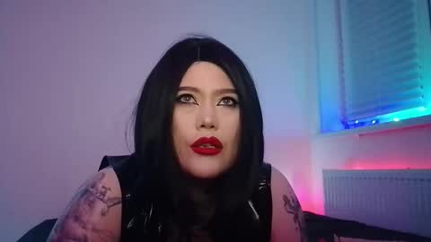 Laura  online show from 10-31-25, 07:59