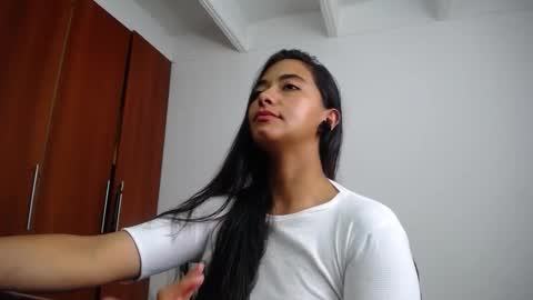 Ilauren online show from 12-01-25, 07:52