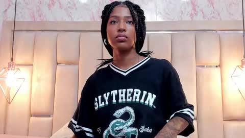 wild_firee_ online show from 11-03-25, 08:32