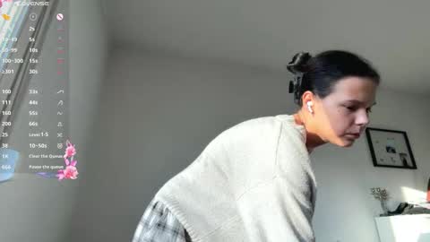 Mia online show from 02-07-26, 03:05