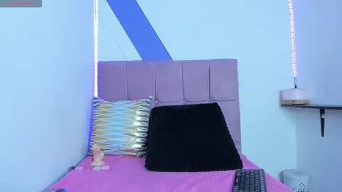 Snapshot of wildcat_ass chatting on 12-14-25, 06:30 gatita online show from 12-14-25, 06:30