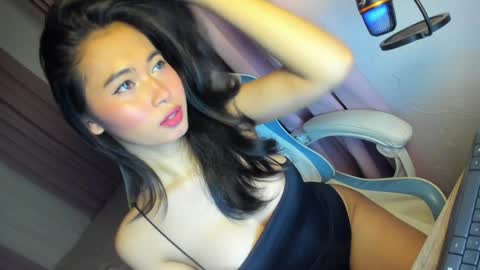 Snapshot of wildkittytrans chatting on 01-05-25, 02:08 CHRISTINE online show from 01-05-25, 02:08