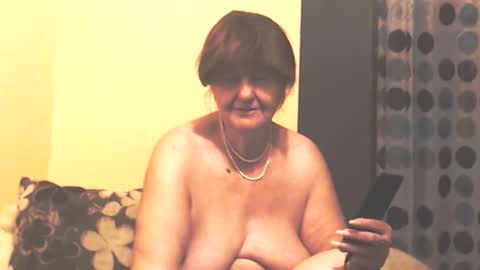 Snapshot of wildredcat chatting on 11-17-25, 09:31 WildRedCat online show from 11-17-25, 09:31