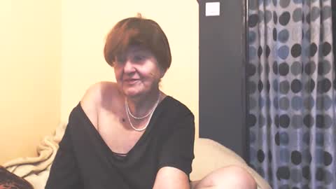 Snapshot of wildredcat chatting on 11-30-25, 12:20 WildRedCat online show from 11-30-25, 12:20