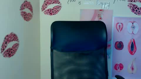 Snapshot of wildsoul8 chatting on 05-10-26, 06:29 Rosalinda online show from 05-10-26, 06:29