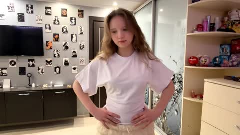 Olivia online show from 03-30-26, 03:13