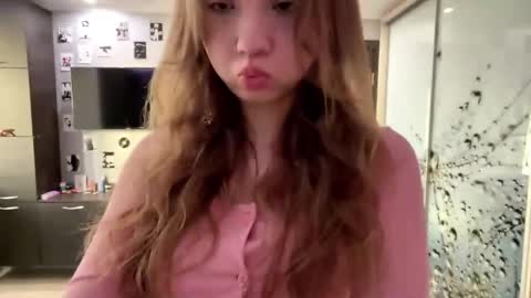 Olivia online show from 04-16-26, 03:35