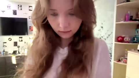 Olivia online show from 04-19-26, 03:22