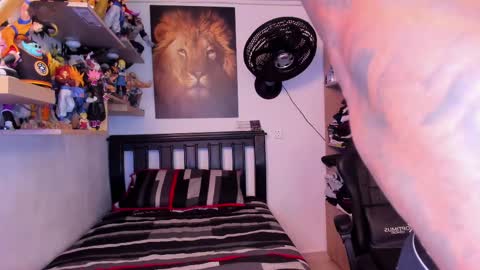 Snapshot of william_dracko9 chatting on 03-10-25, 04:38 Dracko online show from 03-10-25, 04:38