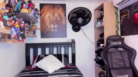 Snapshot of william_dracko9 chatting on 09-19-25, 02:57 Dracko online show from 09-19-25, 02:57