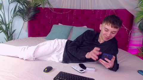 Snapshot of william_ross chatting on 01-16-25, 02:30 will online show from 01-16-25, 02:30