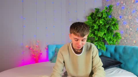 Snapshot of william_ross chatting on 01-26-25, 10:35 will online show from 01-26-25, 10:35