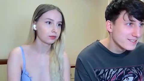 Snapshot of williamandmia chatting on 02-15-26, 04:58 William and Mia online show from 02-15-26, 04:58