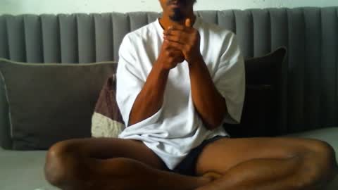 Snapshot of willingwillwet chatting on 10-25-25, 12:02 Call me Babe online show from 10-25-25, 12:02