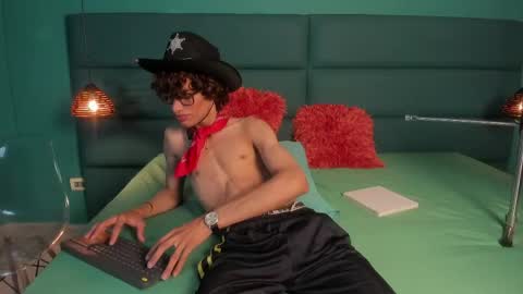 willturneer online show from 05-08-26, 03:56