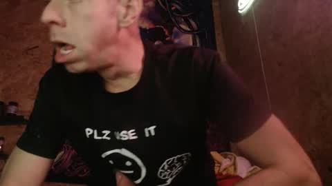 Snapshot of wimsev913259 chatting on 10-26-25, 06:41 wimozz80 online show from 10-26-25, 06:41