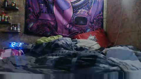 Snapshot of wimsev913259 chatting on 11-08-25, 10:15 wimozz80 online show from 11-08-25, 10:15