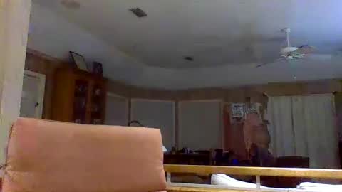 Snapshot of winedog2020 chatting on 02-17-26, 06:21 Gundja Man online show from 02-17-26, 06:21