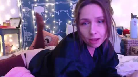 Eevie online show from 01-06-25, 02:37