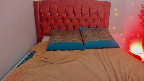 Snapshot of wini_fer chatting on 12-18-24, 08:14 Wini Fer online show from 12-18-24, 08:14