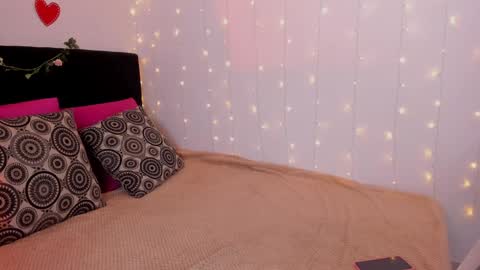 Snapshot of wini_fer chatting on 01-08-25, 12:47 Wini Fer online show from 01-08-25, 12:47