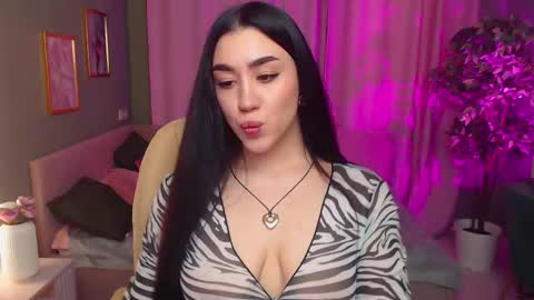 Snapshot of winonna_ryder chatting on 03-27-26, 07:47 Lola online show from 03-27-26, 07:47