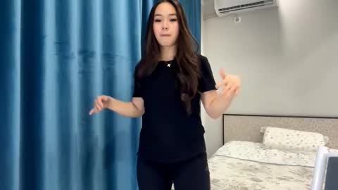 Amina online show from 11-12-25, 02:39