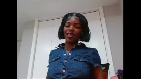 Snapshot of wishhwashy22 chatting on 01-14-26, 09:09 Chanel online show from 01-14-26, 09:09