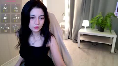 Vivian online show from 10-24-25, 05:04