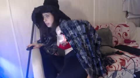 Snapshot of witchbitchmommy chatting on 03-06-25, 04:08 witchbitchmommy online show from 03-06-25, 04:08