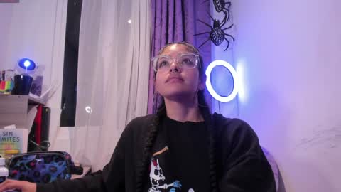     Luna Violeta  A r t i s t  online show from 12-22-24, 05:12