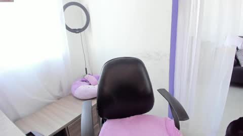     Luna Violeta  A r t i s t  online show from 01-29-25, 09:17