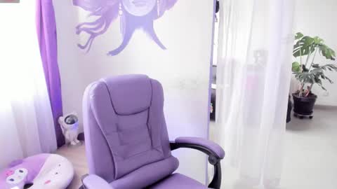     Luna Violeta  A r t i s t  online show from 10-20-25, 08:31