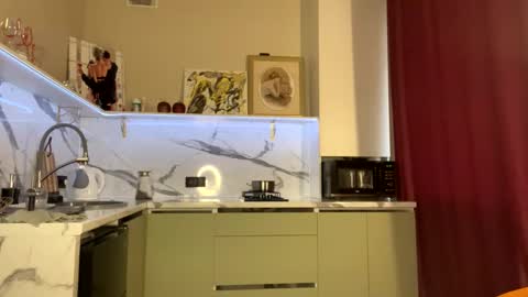 Isobelle online show from 01-24-25, 12:20