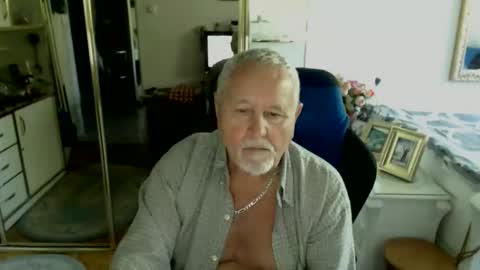 wlodek165 online show from 04-28-26, 12:21