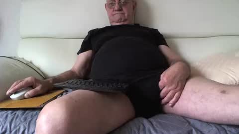 Snapshot of wobbel chatting on 01-30-25, 11:22 wobbel online show from 01-30-25, 11:22