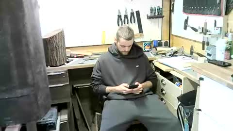 wolf021221 online show from 11-02-25, 02:41