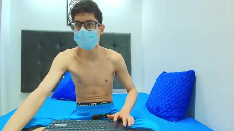 Snapshot of wolfan_sky chatting on 01-22-25, 02:35 W O L F online show from 01-22-25, 02:35