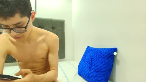 Snapshot of wolfan_sky chatting on 01-24-25, 05:11 W O L F online show from 01-24-25, 05:11