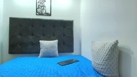 Snapshot of wolfan_sky chatting on 01-28-25, 05:24 W O L F online show from 01-28-25, 05:24