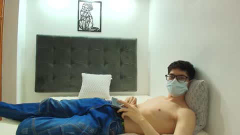 Snapshot of wolfan_sky chatting on 01-30-25, 11:44 W O L F online show from 01-30-25, 11:44