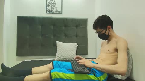 Snapshot of wolfan_sky chatting on 02-04-25, 05:23 W O L F online show from 02-04-25, 05:23