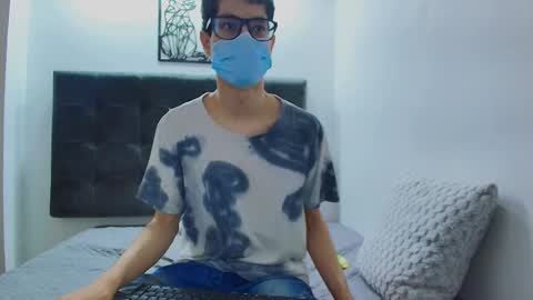 Snapshot of wolfan_sky chatting on 02-11-25, 11:21 W O L F online show from 02-11-25, 11:21